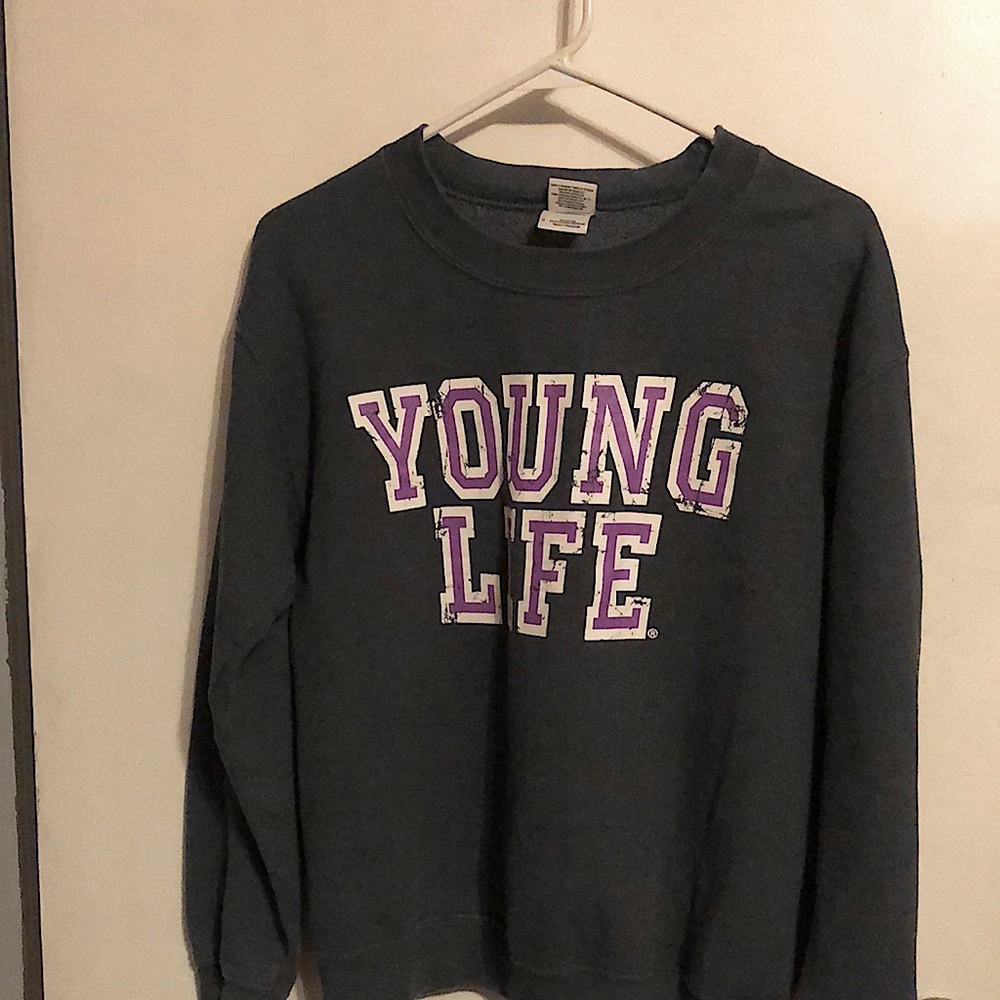 Gildan Heavy Blend small Young life sweater gray